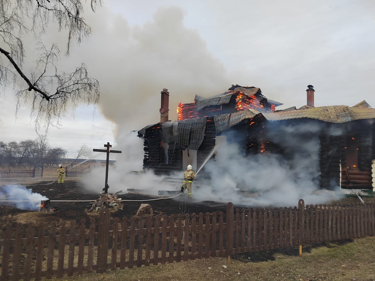 Сгорел новый храм в селе Бичур