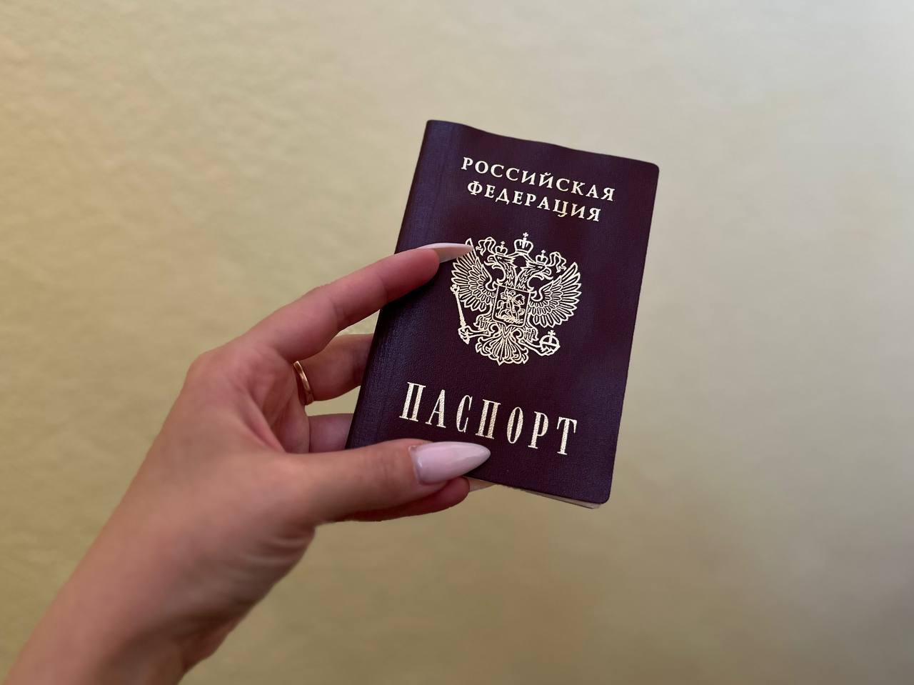 Требовать оставить паспорт в залог — незаконно!