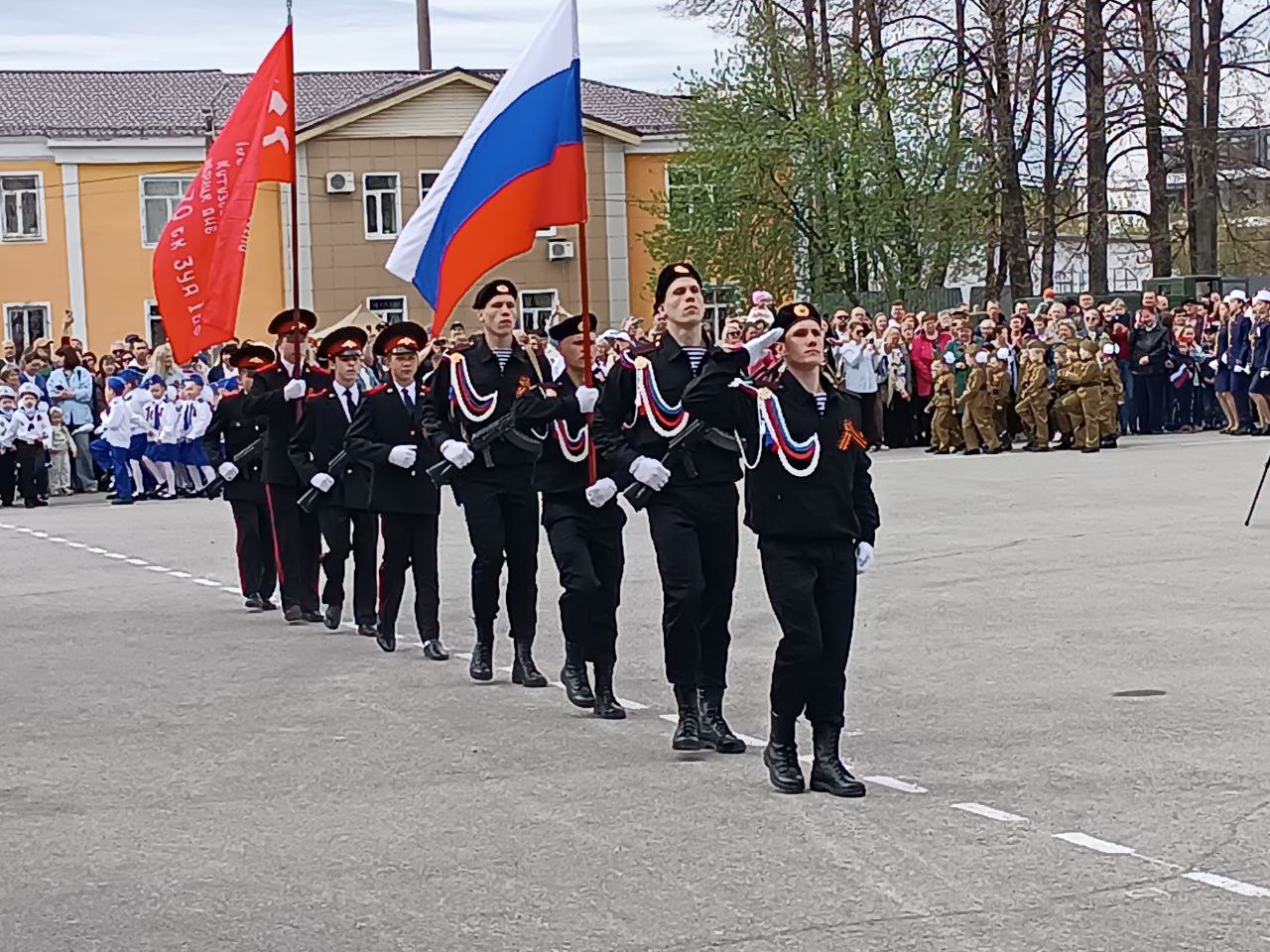 Яркий парад Победы и трогательные послания потомкам