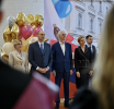 Денис Паслер поздравил свердловских выпускников с окончанием школ.