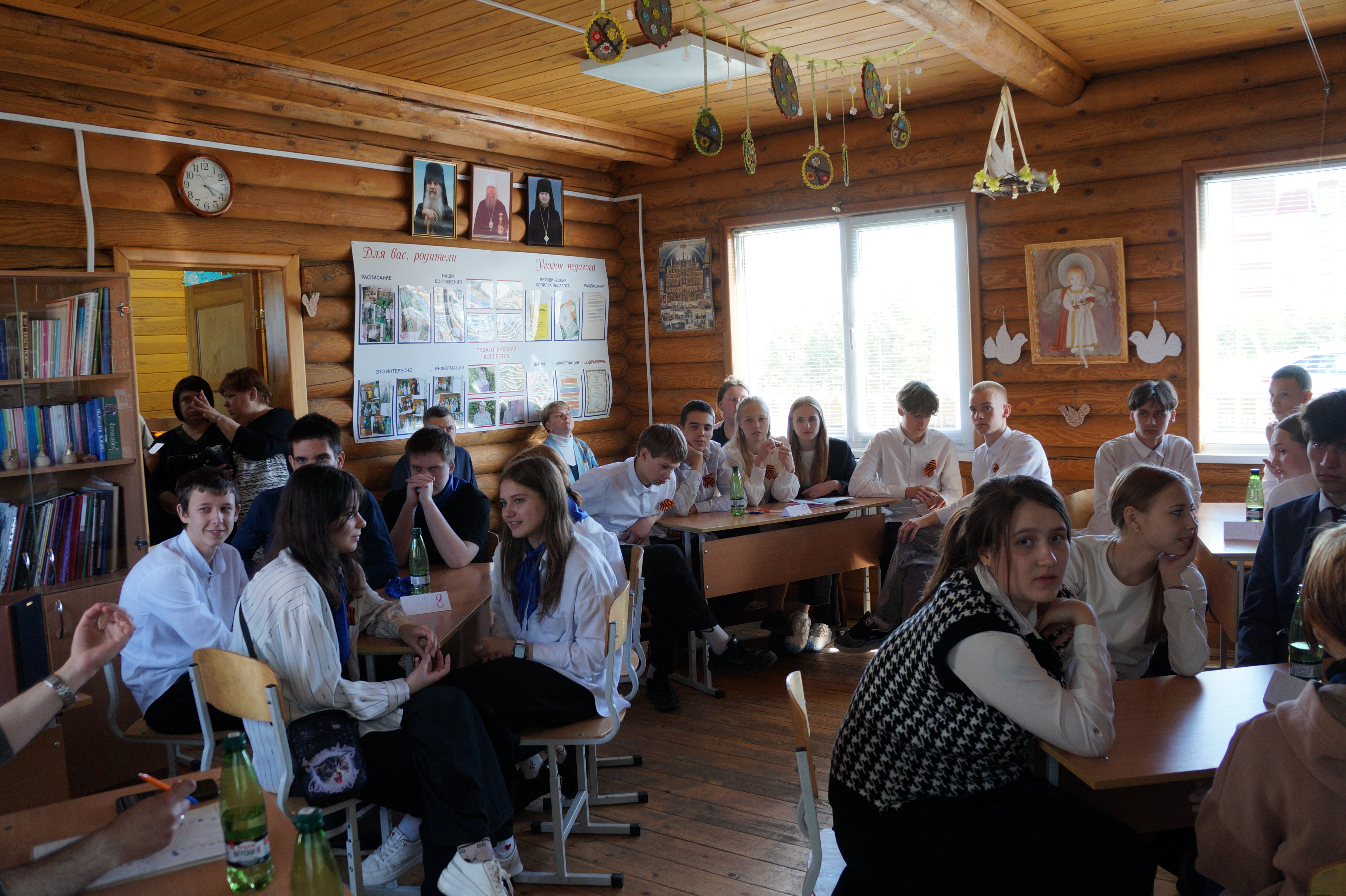 Юные уникумы Артемовского состязались в финале интеллектуальной игры "Познай истину", посвященной годовщине 80-летию Победы