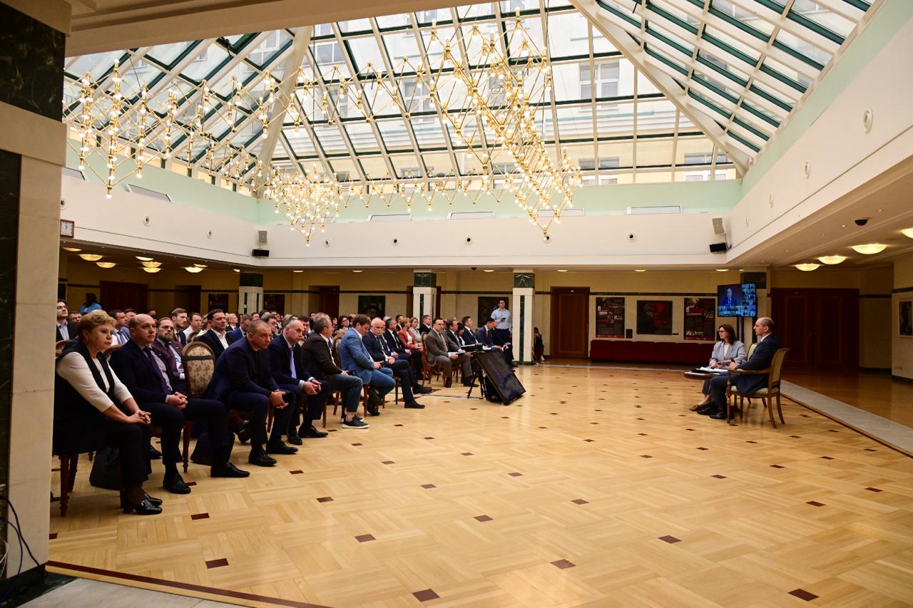 Денис ПАСЛЕР поблагодарил представителей уральского бизнеса в День российского предпринимательства