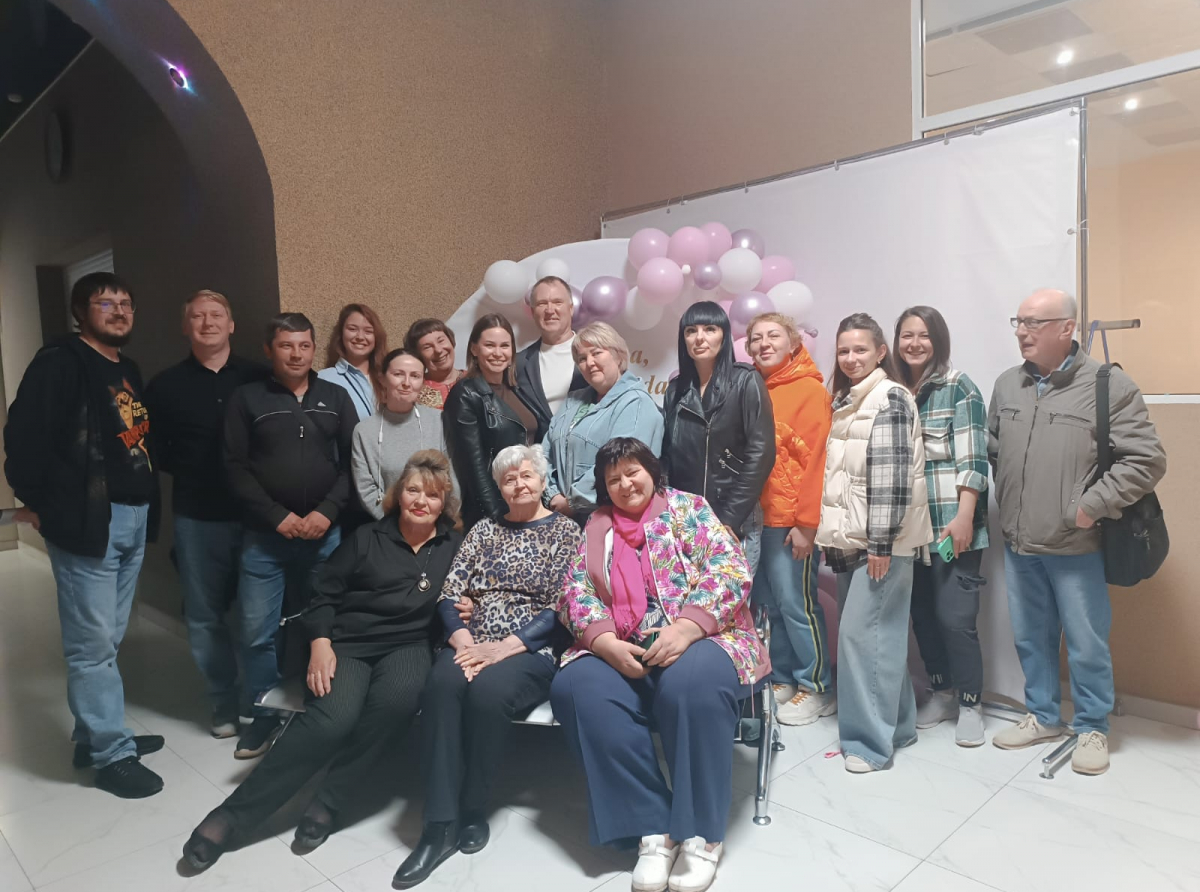 На фото: артемовские журналисты в день рождения газеты "Егоршинские вести" 