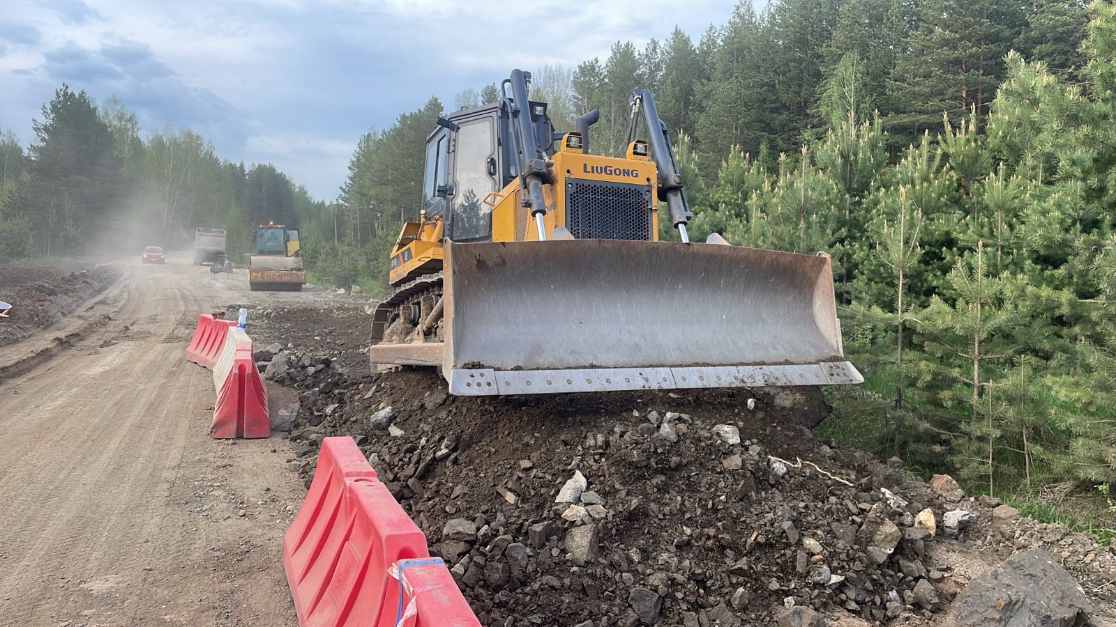 Денис Паслер: в 2025 году в Свердловской области отремонтируют 442 километра автомобильных дорог