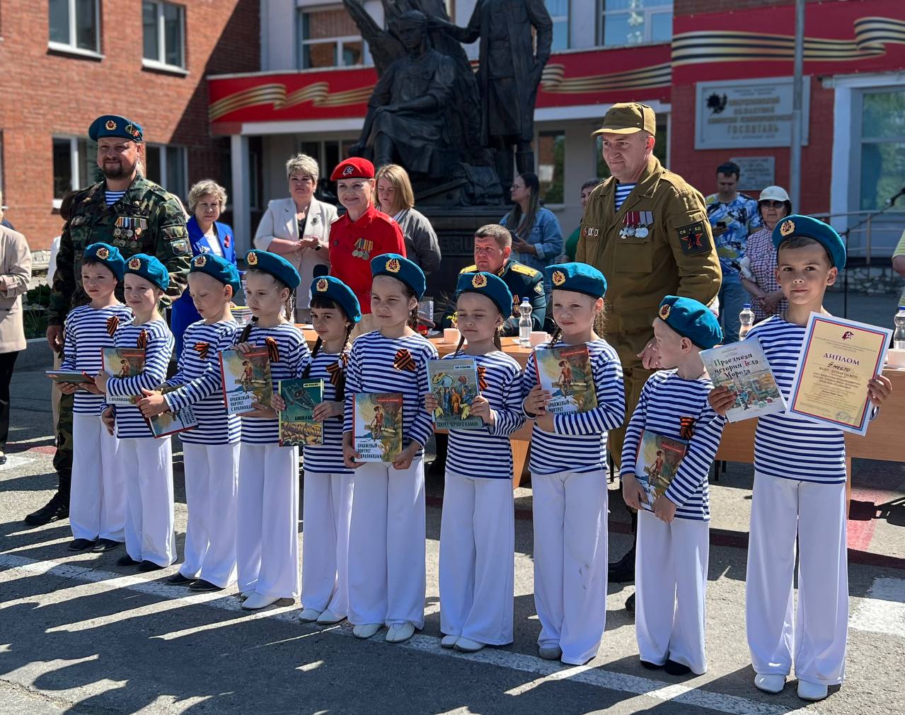 Свердловский госпиталь для ветеранов войн стал площадкой патриотического смотра строя и песни «Помним подвиг Урала»
