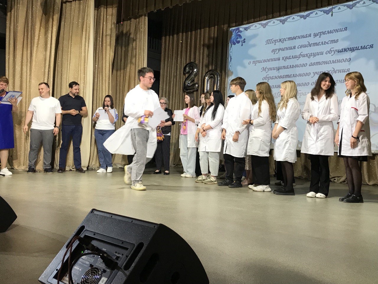 «Первую помощь точно окажут»: очередной поток артёмовских школьников-медиков успешно сдал выпускной экзамен