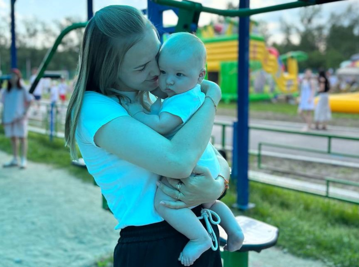 На фото: мама Виктория и ее малыш Владислав