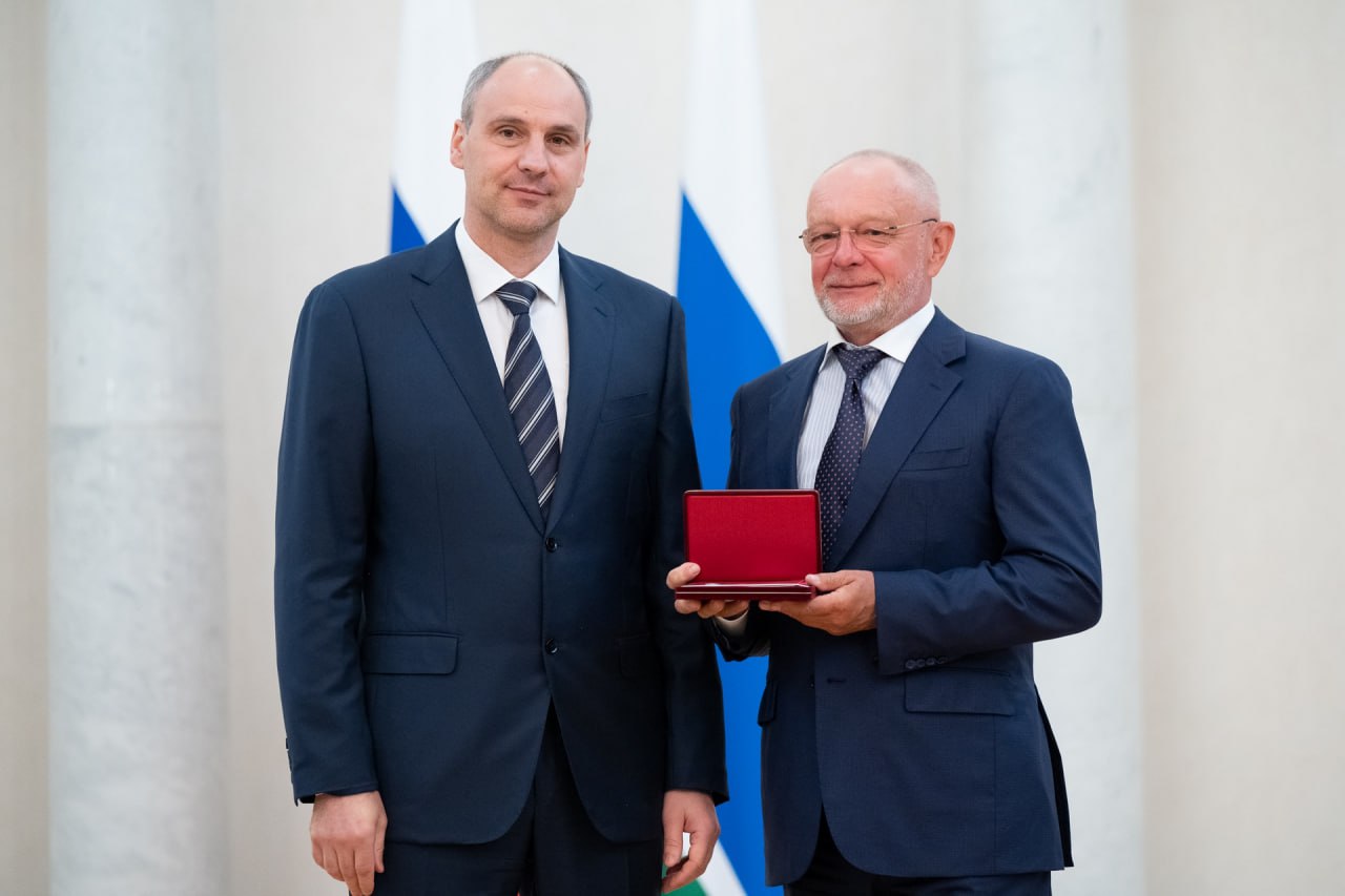 Денис Паслер вручил государственные награды Российской Федерации и награды Свердловской области выдающимся уральцам