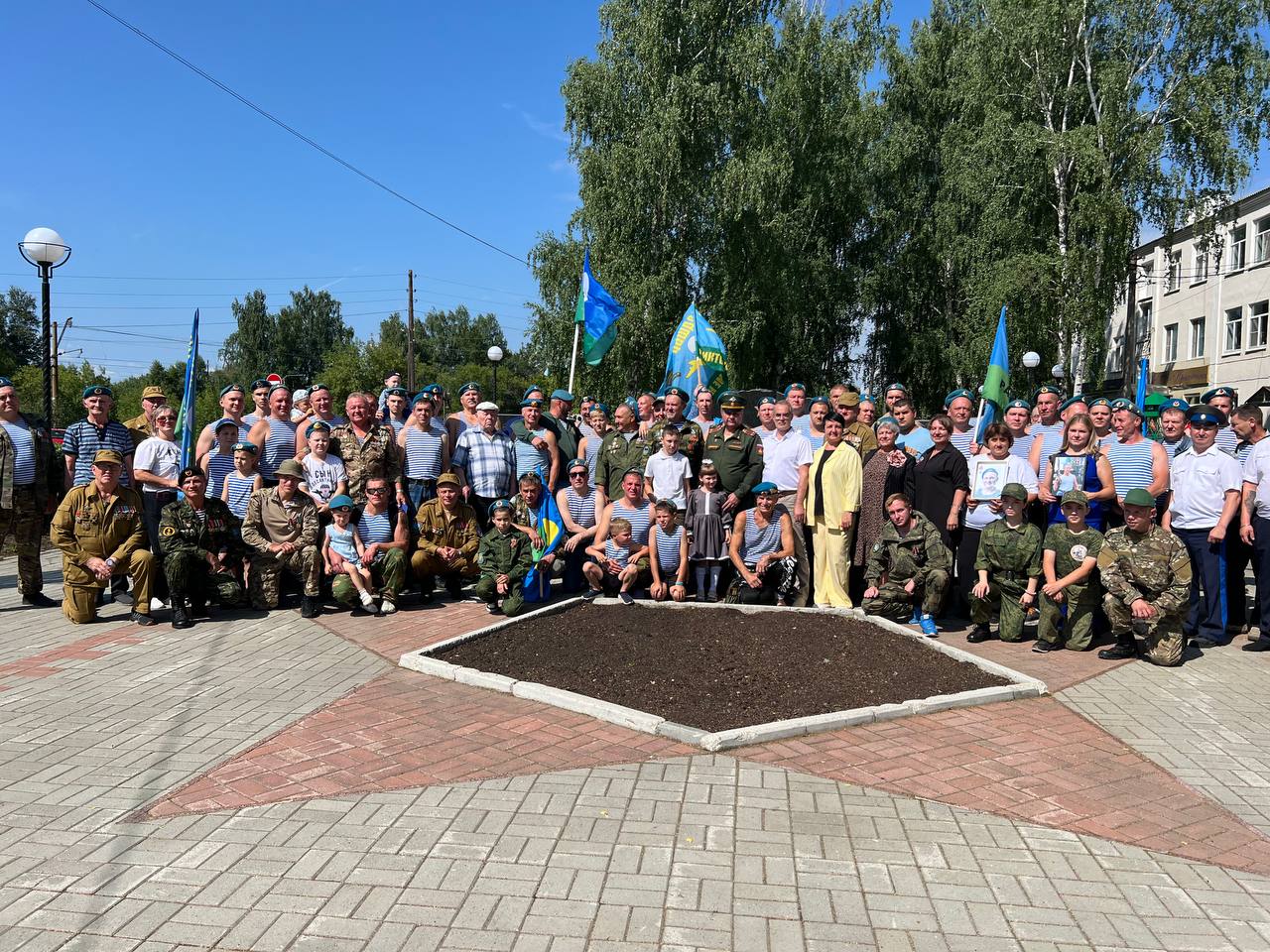 "Голубые береты" Артемовского отметили 95-летие ВДВ