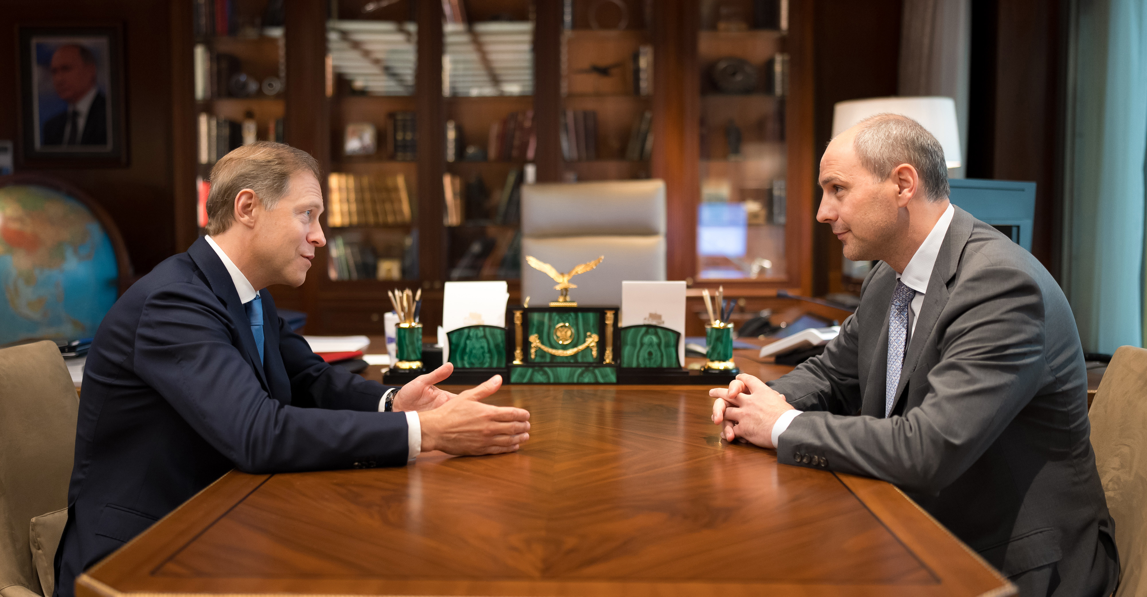  Первый вице-премьер РФ Денис Мантуров и врио губернатора Денис Паслер обсудили развитие промышленного комплекса на Среднем Урале