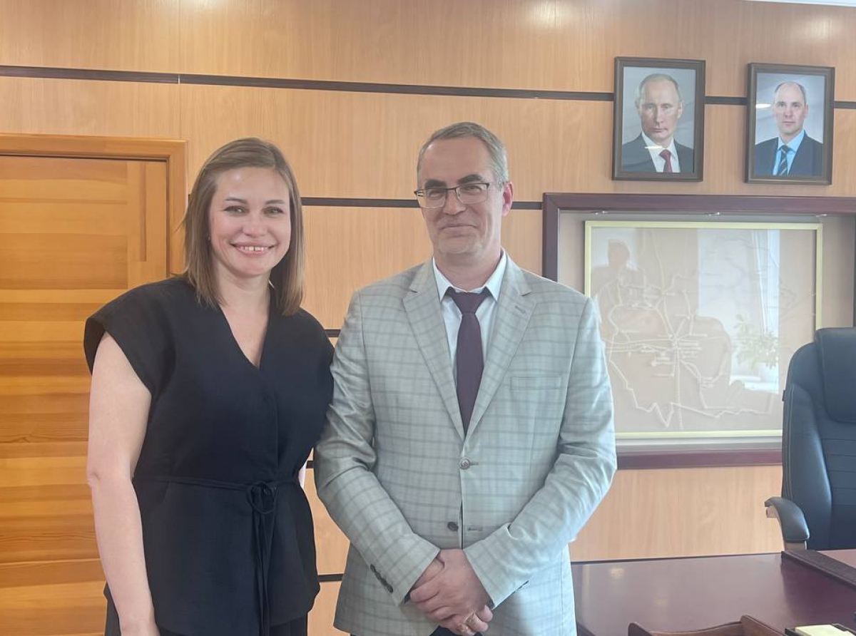 Фото: Василий Ергашев. Снимок сделан сразу после первого интервью А. Клименко местным СМИ. 