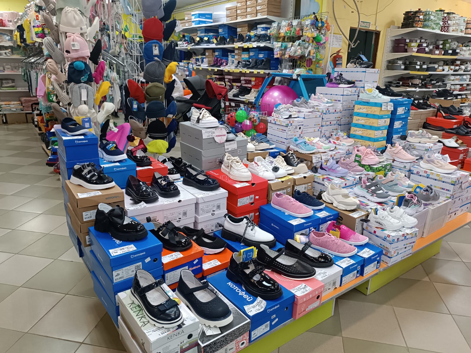 Соберем ребенка в школу: как правильно выбрать обувь?