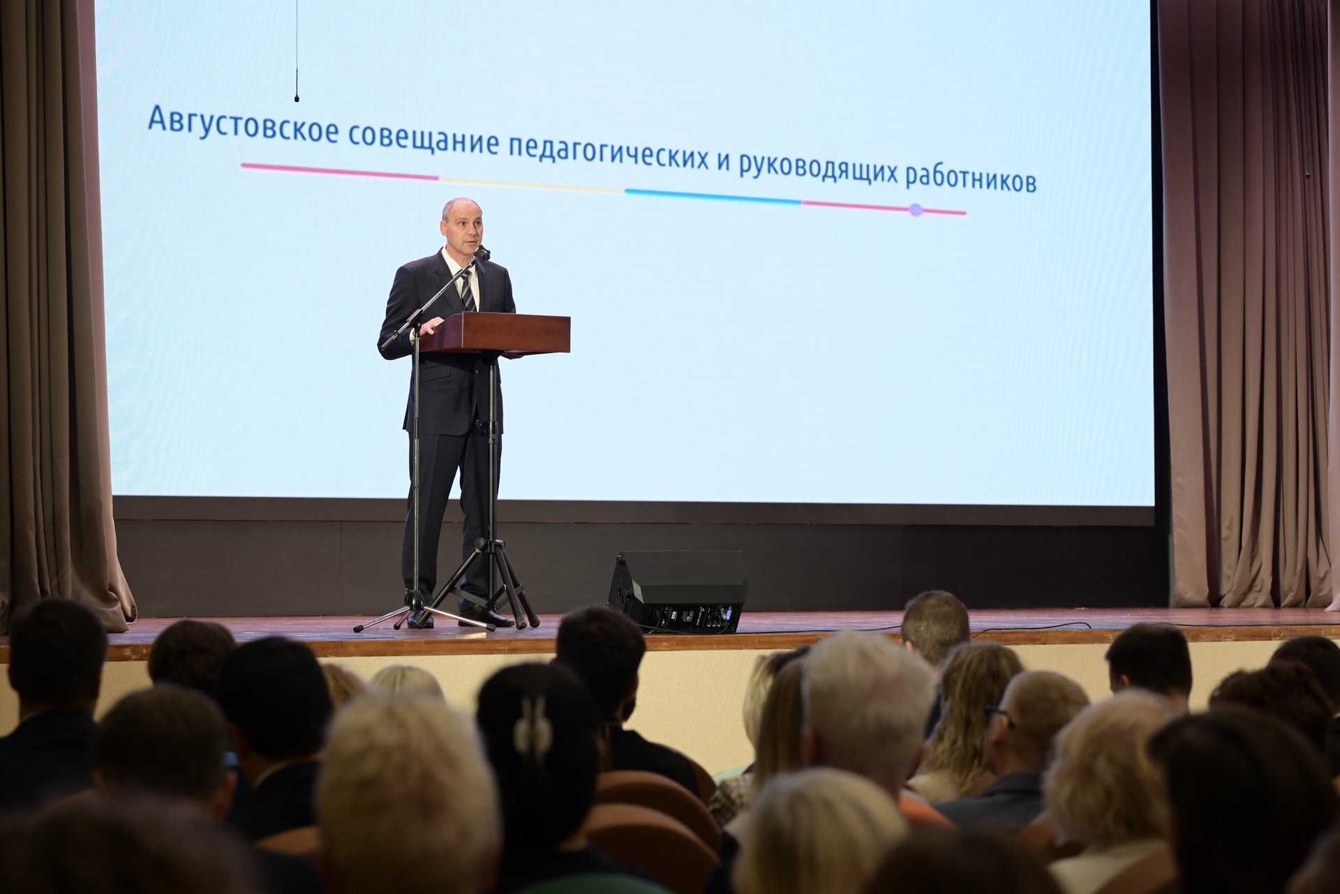 Денис Паслер объявил о бесплатном проезде для школьников Екатеринбурга