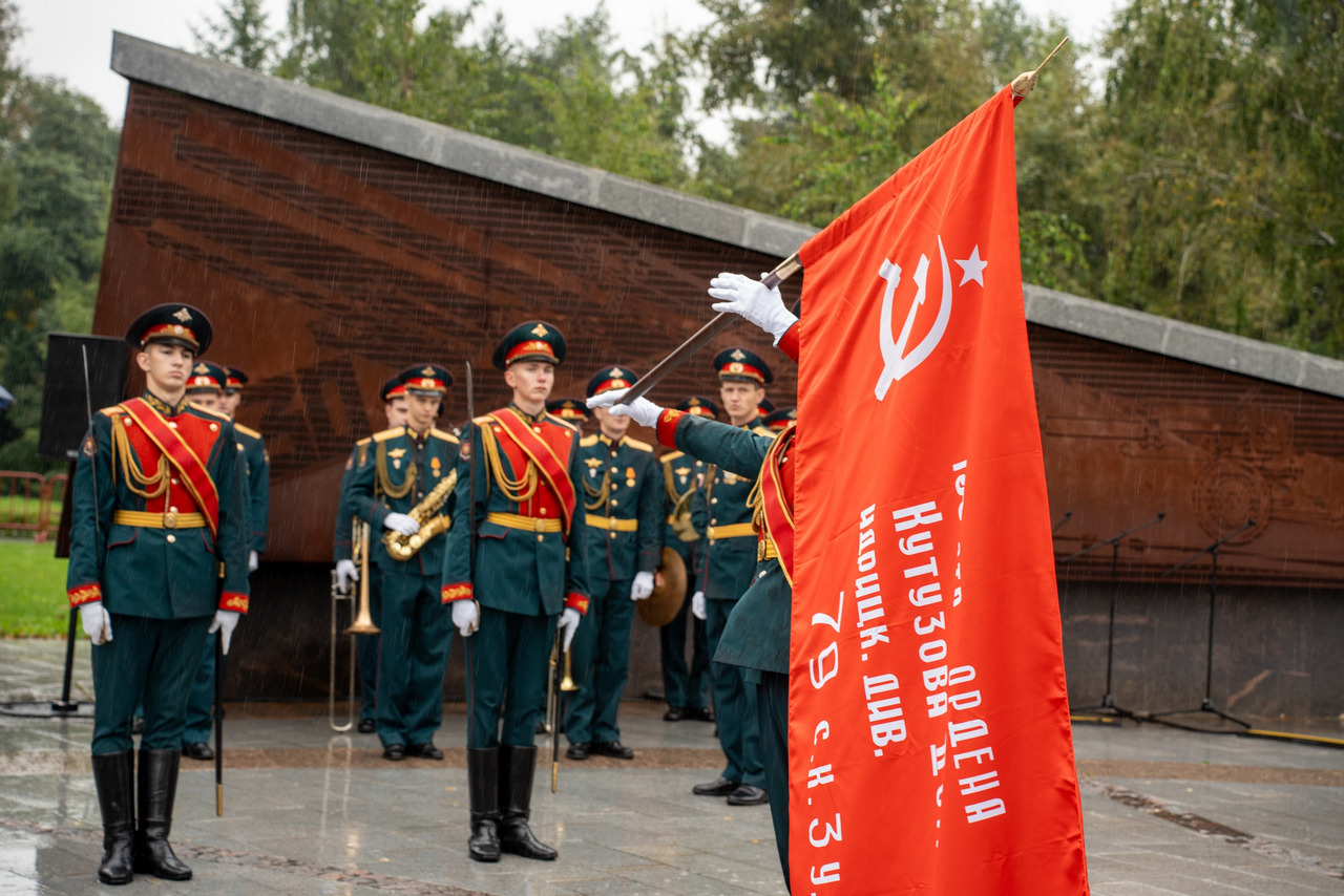 Символ Победы путешествует по Уралу