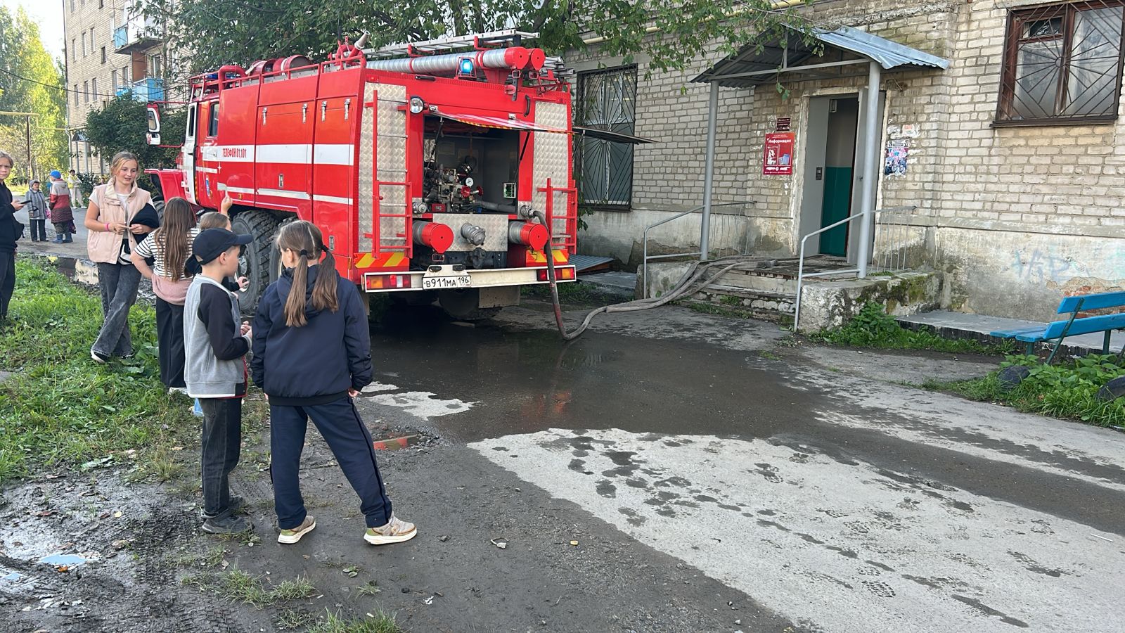 На пожаре погиб мужчина, женщина пострадала