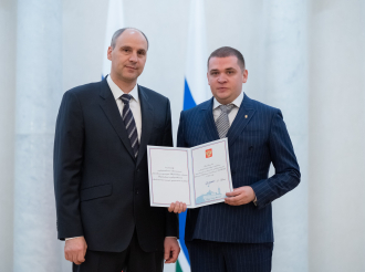 Денис Паслер вручил государственные и региональные награды 42 выдающимся уральцам