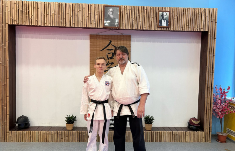 На фото: Семен Анисимов и президент Федерации айкидо России Николай Егоров. Фото предоставлено автором