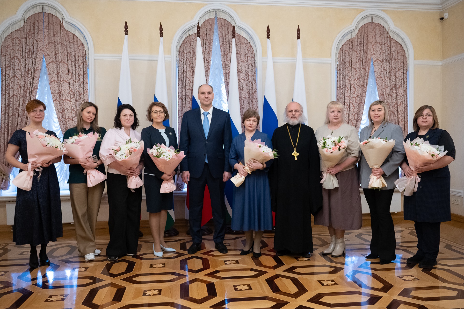 Денис Паслер встретился с жёнами и матерями свердловских защитников Отечества