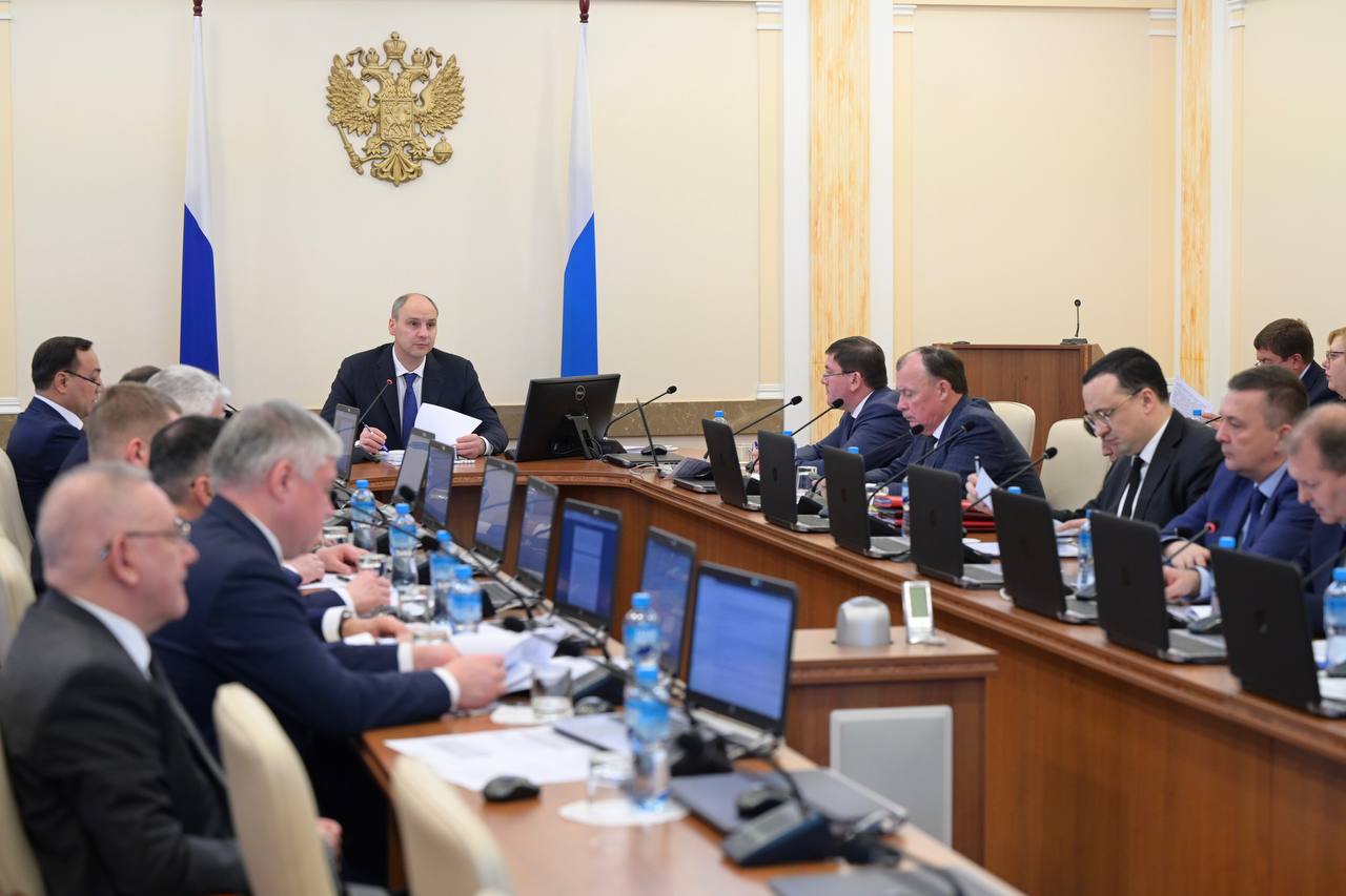 Денис Паслер расширил меры поддержки для педагогов, семей военных и аграриев