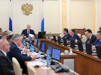 Денис Паслер расширил меры поддержки для педагогов, семей военных и аграриев