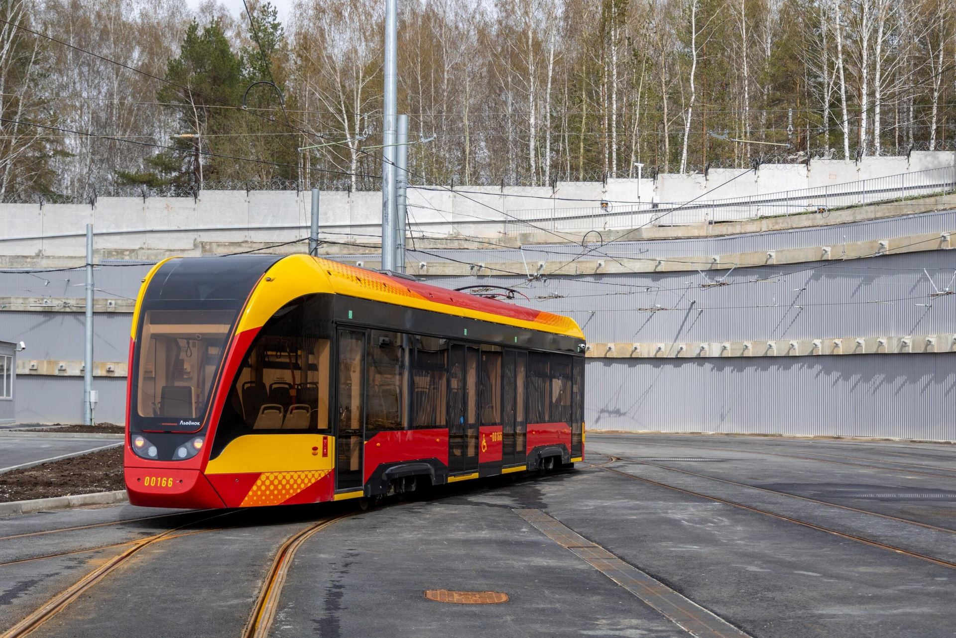  Испытания беспилотных трамваев