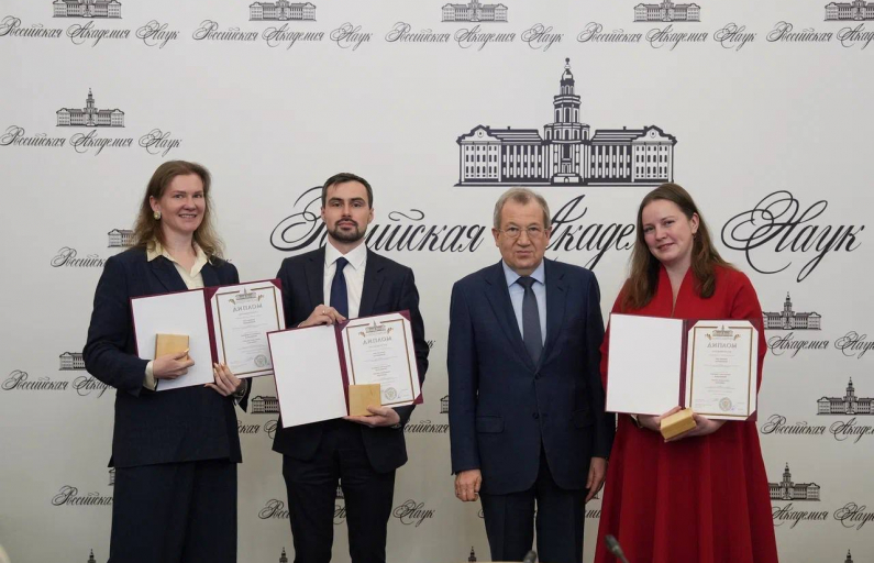 Фото из личного архива А. Барыбиной. На фотографии Анна справа