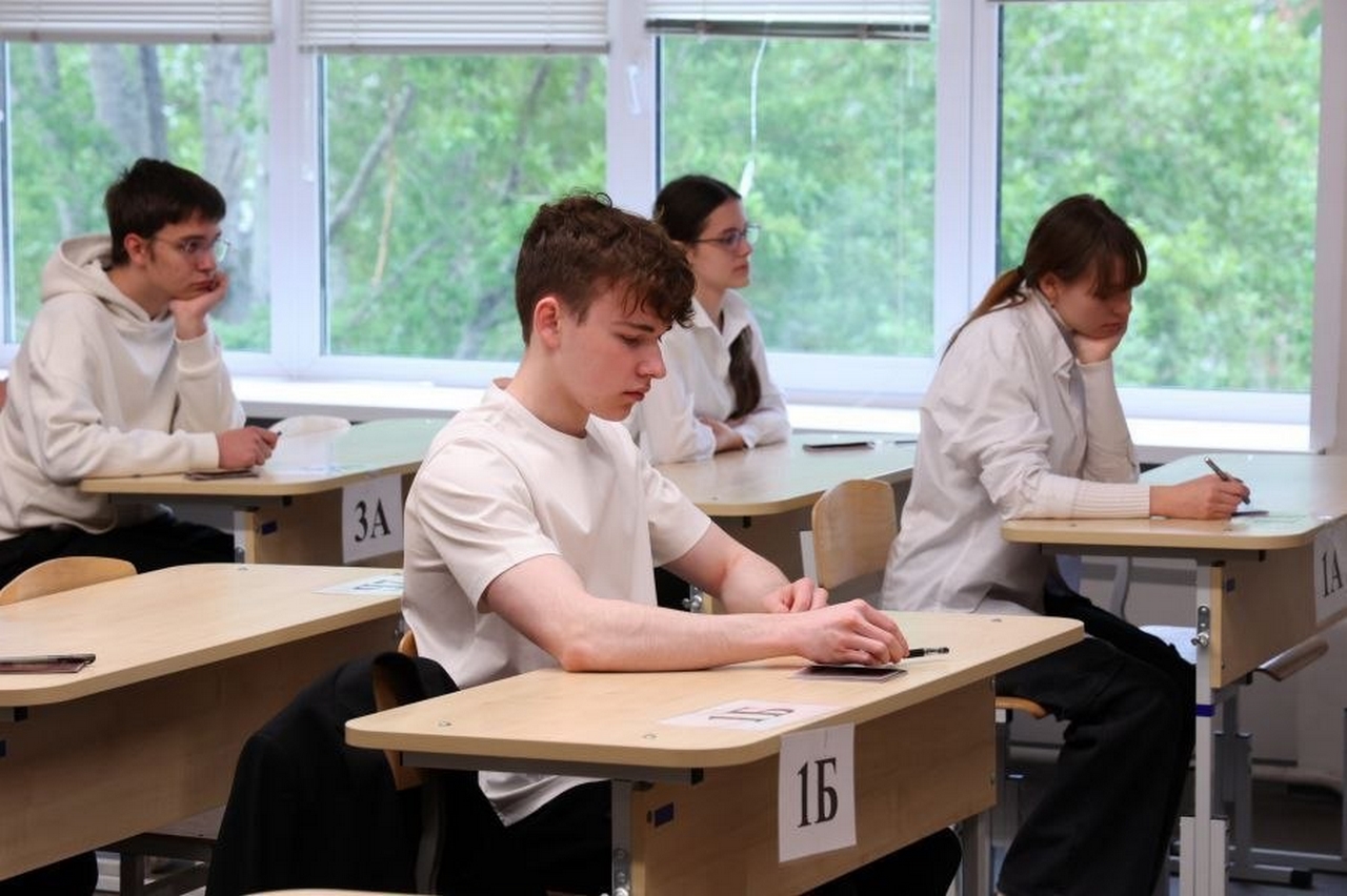 Более 54 тысяч девятиклассников Свердловской области принимают участие в итоговом собеседовании по русскому языку
