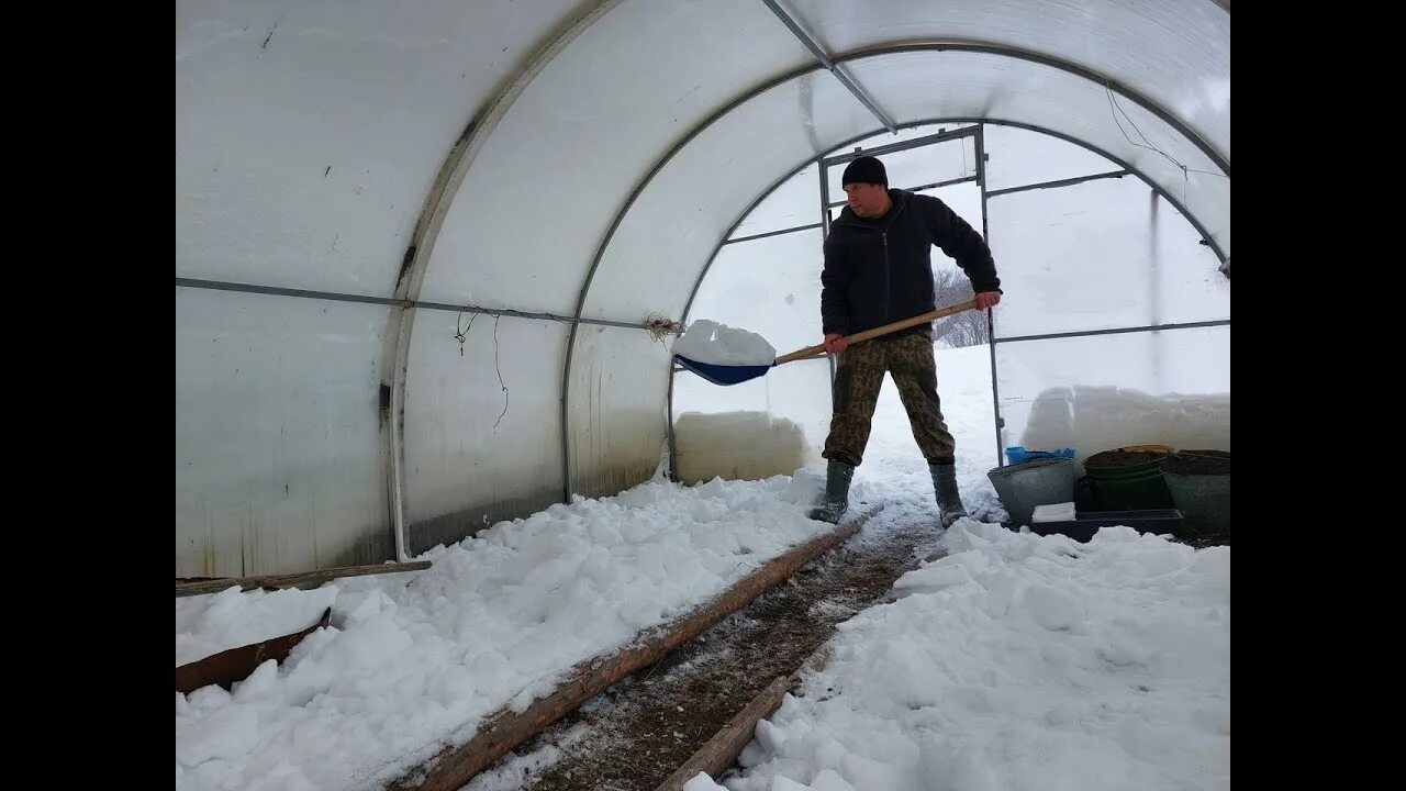 Пора позаботиться о запасах влаги в теплицах