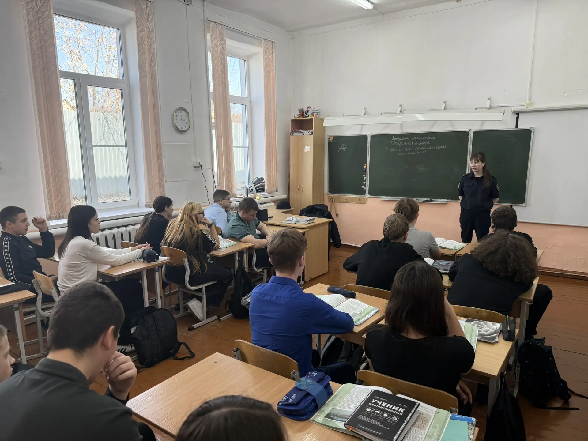 "Мошенники часто используют доверчивость и неопытность подростков"