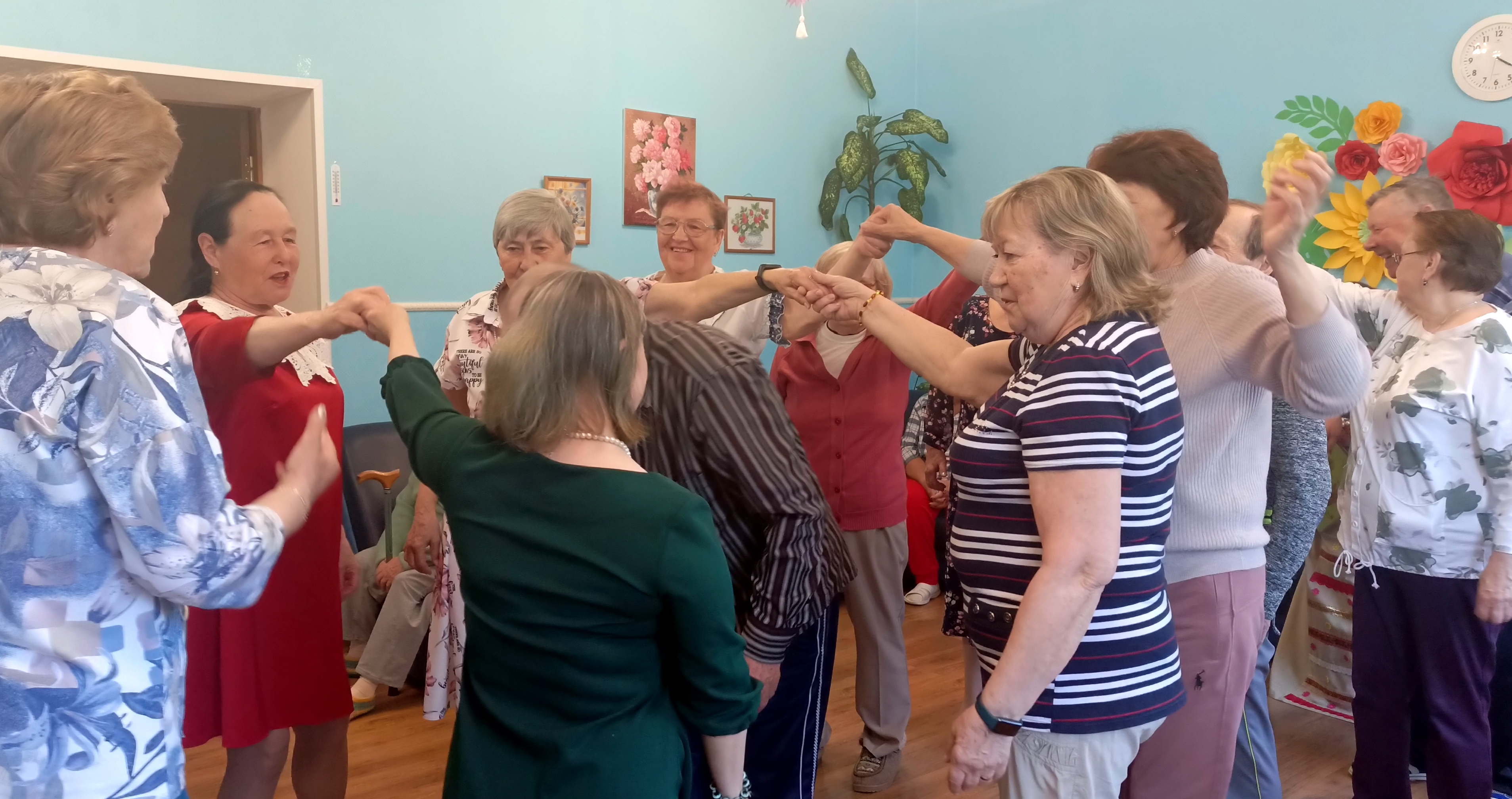 "Красная горка" в библиотеке: катали яйца, водили хороводы, вспоминали пословицы!