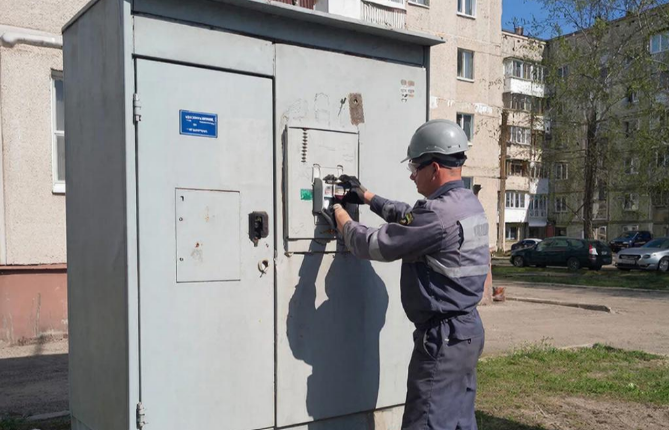 Свет погаснет днем: график отключений и советы для жителей Артёмовского