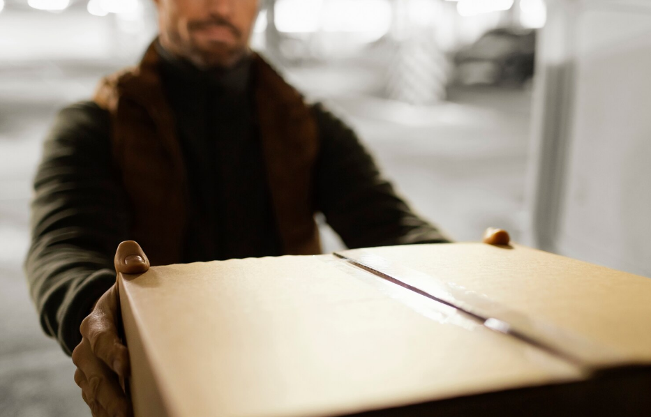 Незваные гости с товаром: что закон запрещает продавать на дому?
