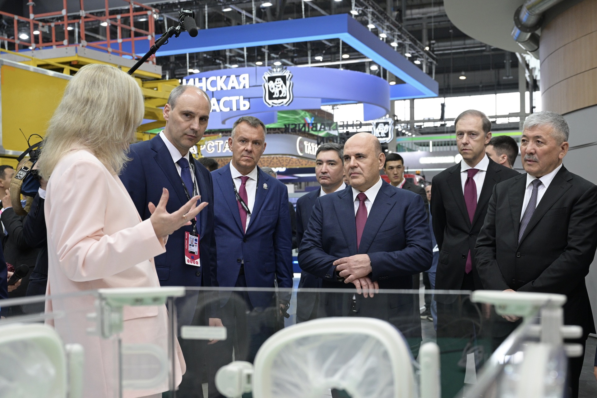  Денис Паслер на площадке ИННОПРОМ-2026 представил Михаилу Мишустину и гостям выставки промышленный потенциал региона