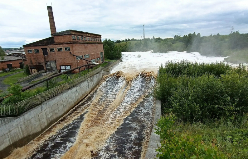 Фото автора. Красногвардейское ГТС пропускало воду по максимуму