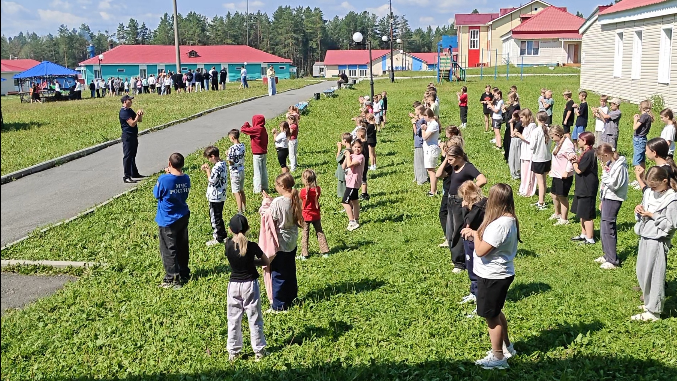 Зарядка под присмотром полицейского