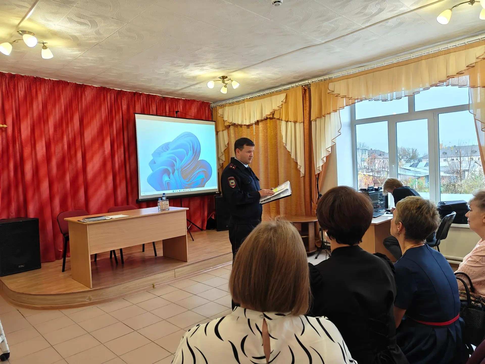 Обманули в два раза меньше, украли в два раза больше