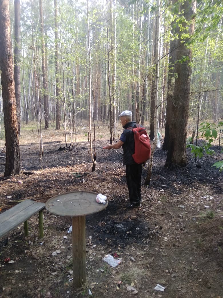 Дружинник борется с огнем