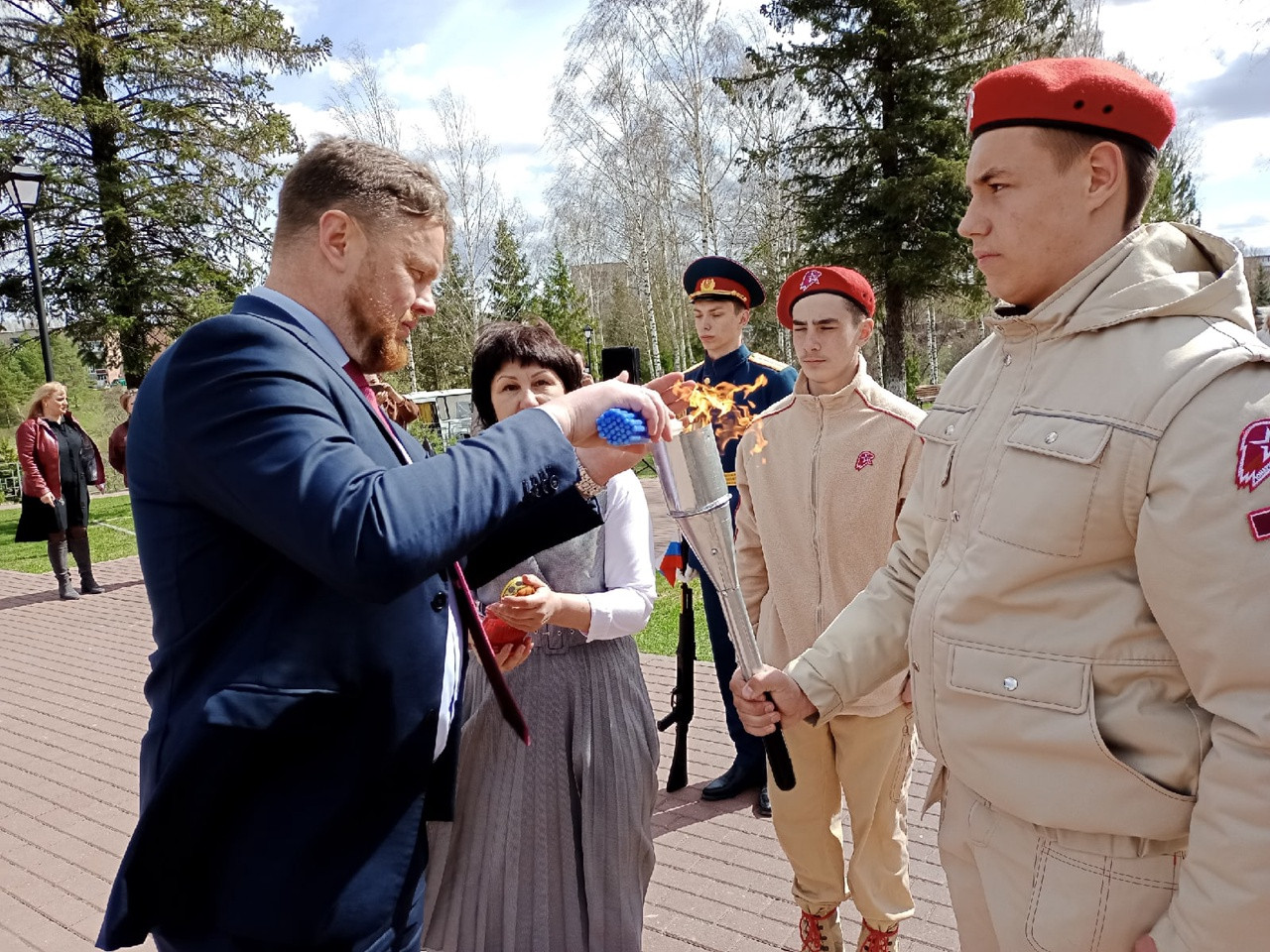 uwc2exslxukubvxj_1bm9x76i41aln0nsqffaybu9x8lwy-ufsxr5_ye1w70vqd_p31446