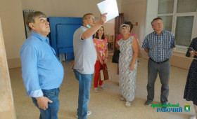 Протечки на потолке и стенах говорят о том, что в здании имеются проблемы с крышей