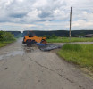 На фото из Т-канала главы АГО ремонт дорог в с. Мироново 