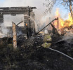 Фото предоставлено МЧС. Пожарные заливают водой дом в п. Красногвардейском. Все, что от него осталось...