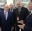 Денис Паслер на выставке ИННОПРОМ-2025 презентовал Михаилу Мишустину экосистему «Космос» на стенде Свердловской области Фото: предоставлено ДИП